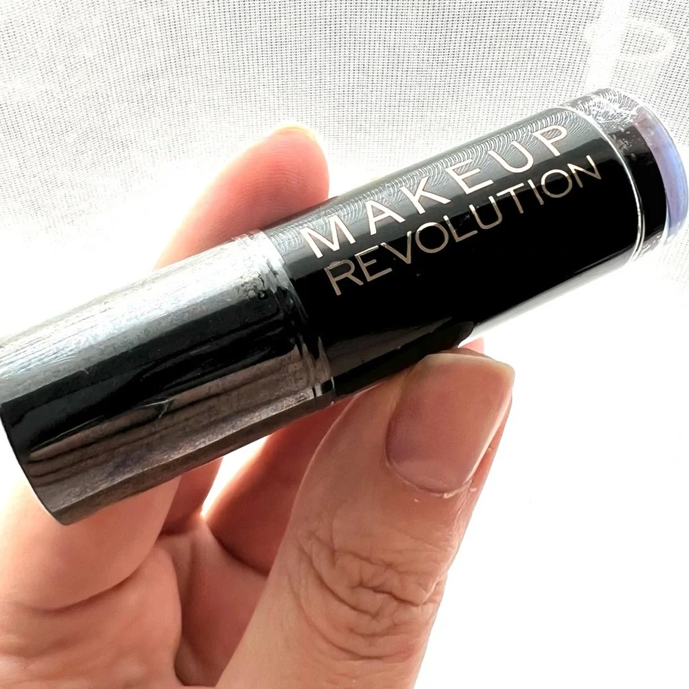 5 for 25⚡️Makeup Revolution Lipstick 100% Vamp Deep Burgundy Plum 3.2g